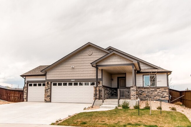 Building Photo - Spacious and Beautiful Single Family Home