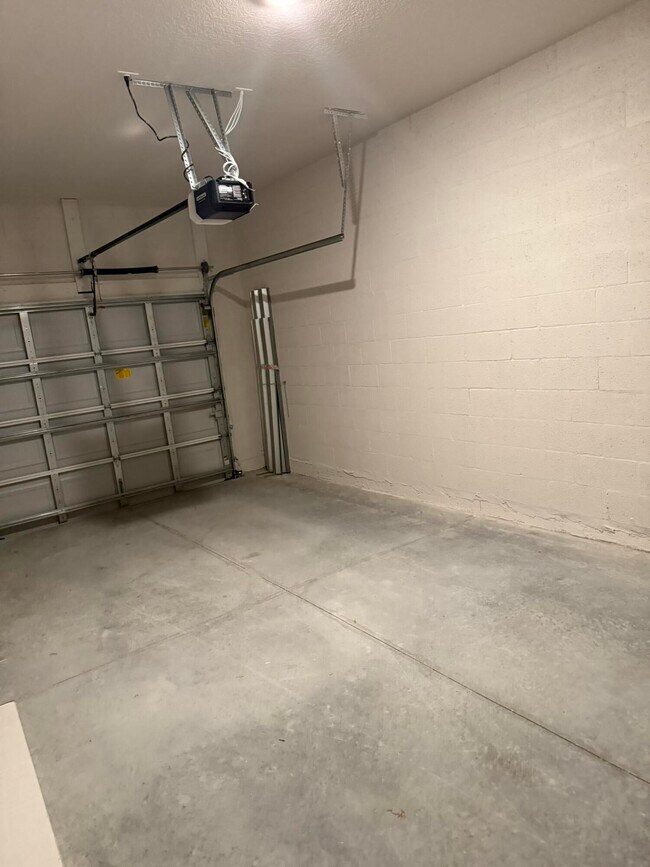 Building Photo - 12901 SW Forli Wy