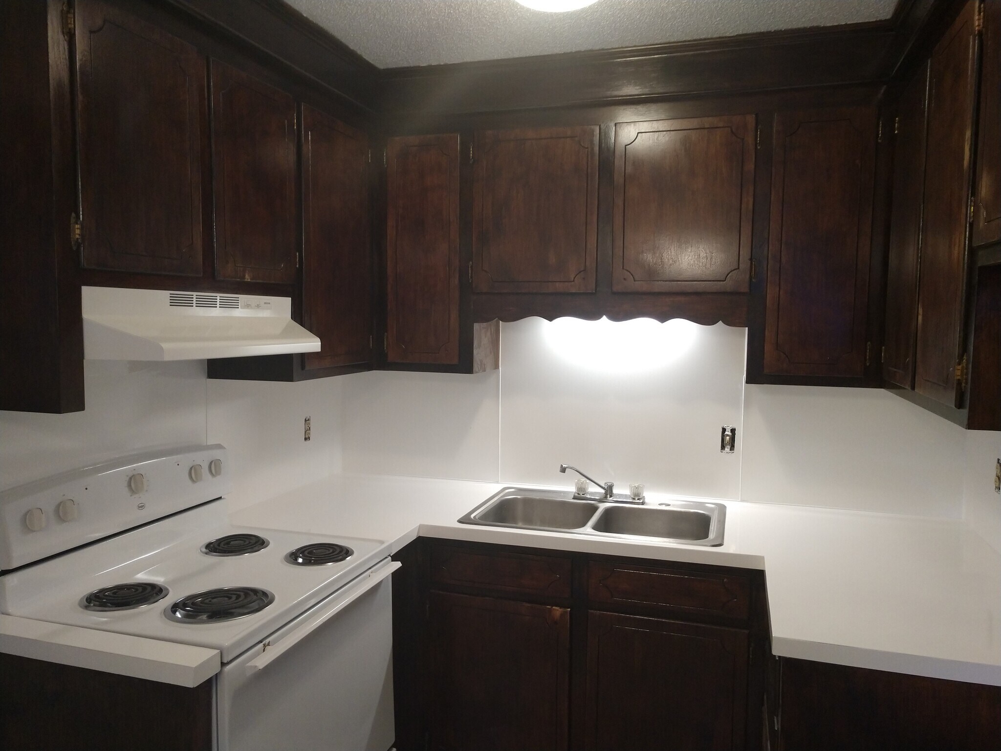 Renovated kitchen. New Refrigerator. New countertops. Freshly sanded n stained cabinets. - 1730 River Front Dr