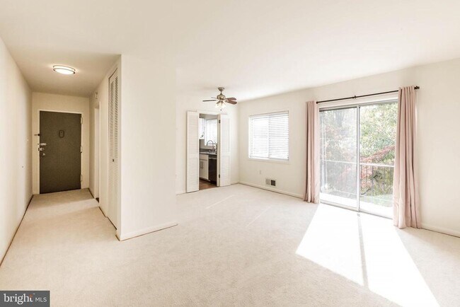 Building Photo - 10650 Weymouth St