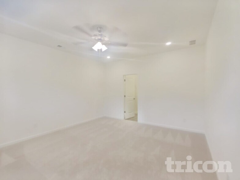 Building Photo - 1940 Logan Ln