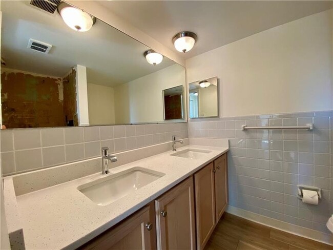 Building Photo - 53 Academy Ave