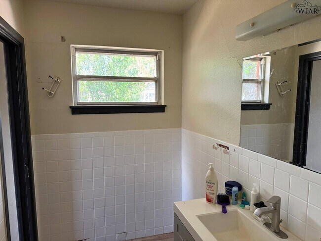 Building Photo - 4800 George St