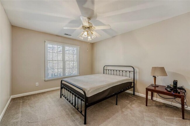 Building Photo - 1111 Lake Washington Dr NW