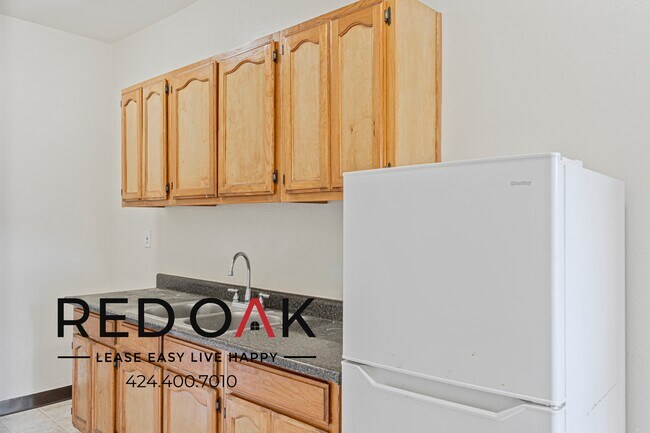 Building Photo - 400 S Kenmore Ave