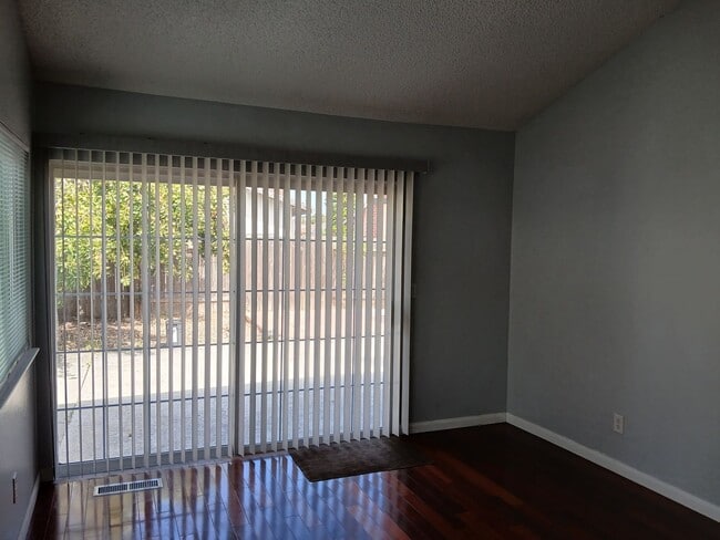 Building Photo - 400 Mokelumne Dr