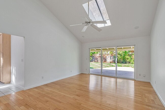 Building Photo - Fabulous 3BR 2BA Single Family Los Altos Home