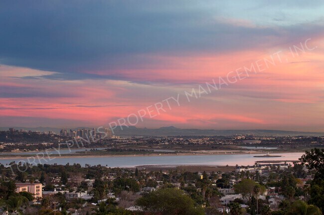 Building Photo - Bright 2 BR in Great Pacific Beach Locatio...