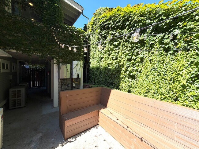 Building Photo - Beautifully Renovated Midtown Sacramento Apartment with Private Backyard Patio!