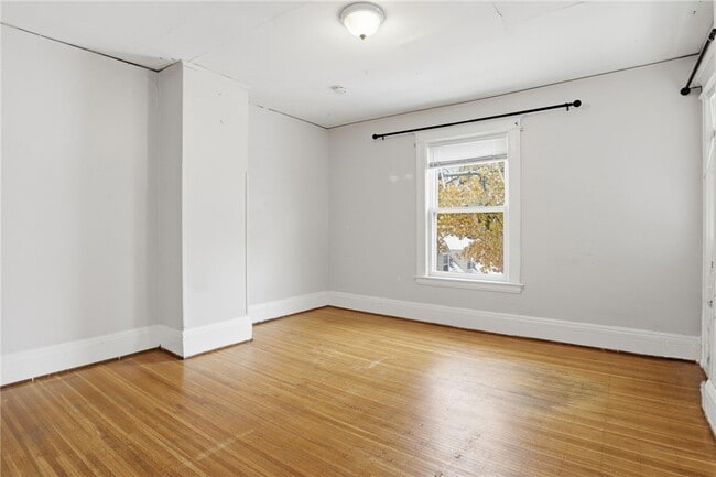 Building Photo - 98 Barrington St