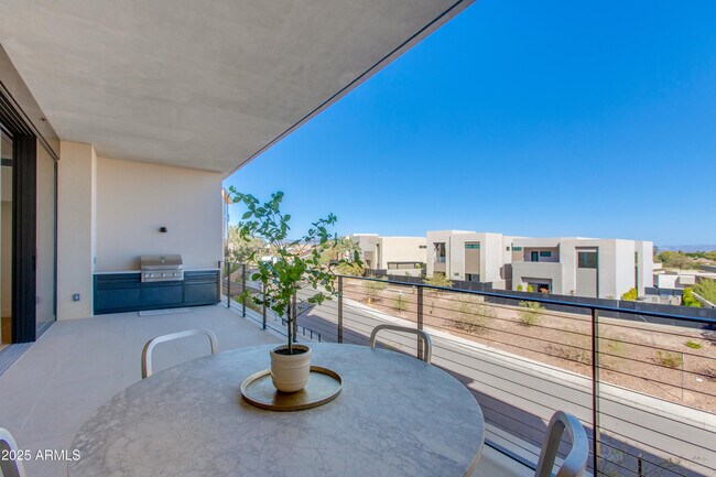 Building Photo - 5000 N Camelback Rdg Dr