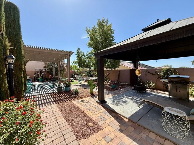Building Photo - Single-Story Home with Solar, 3-Car Garage & Covered Patio