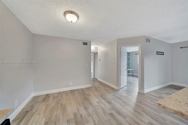 Building Photo - 567 Trace Cir
