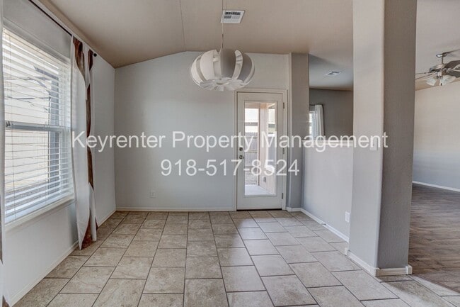 Building Photo - 3 Bed | 2 Bath in Owasso!
