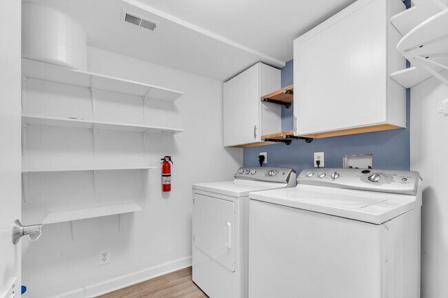 Building Photo - Large, Luxurious 2 Bedroom 2 Bath at Parkside at Alexandria