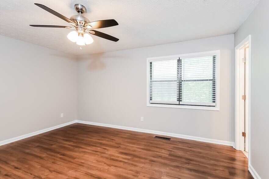 Building Photo - 170 Hyde Park Ct
