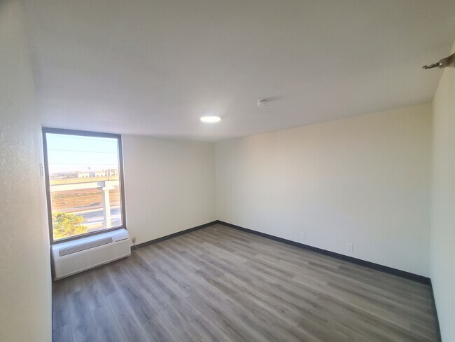 Building Photo - The 702