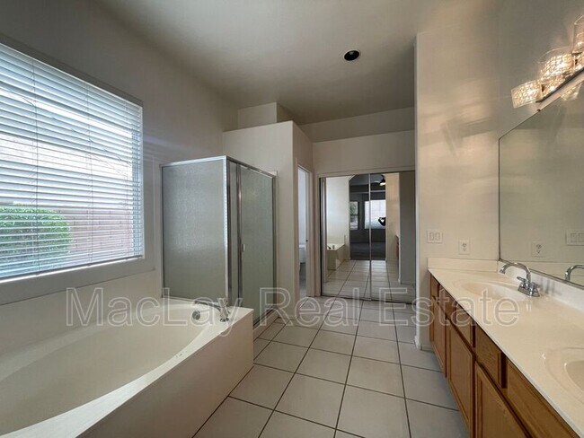 Building Photo - 3820 S Barberry Pl