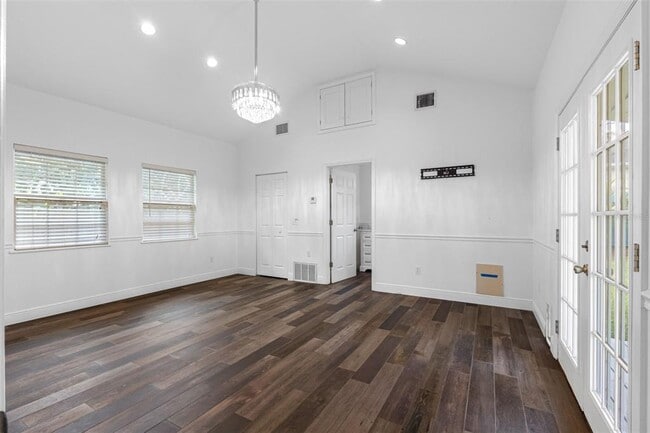 Building Photo - 641 Wilkie St