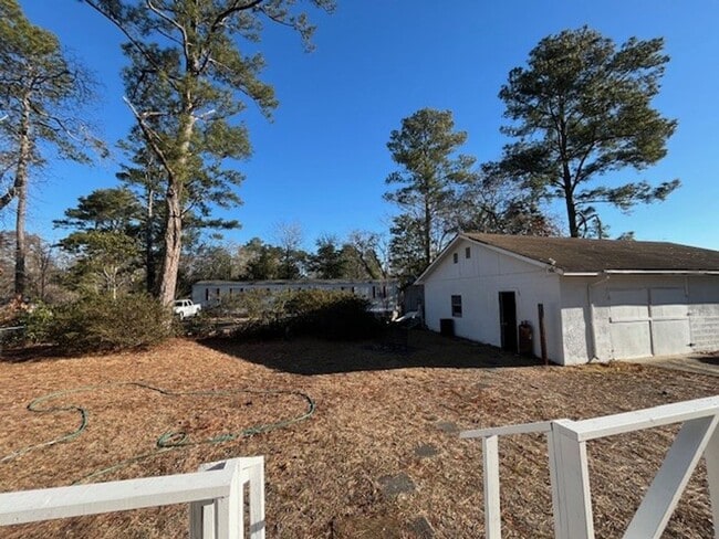 Building Photo - Welcome to this charming 2-bedroom, 1.5-bathroom home located in the desirable area of Leland, NC