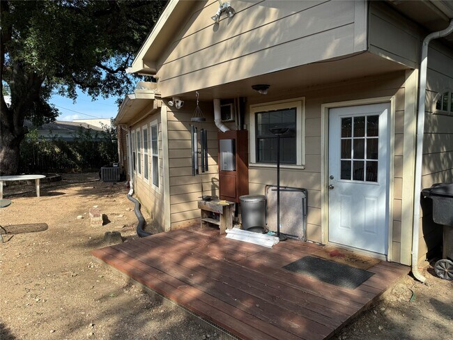 Building Photo - 6944 Burgess St