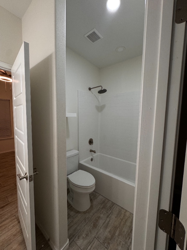 Building Photo - 2214 E Valley Cir