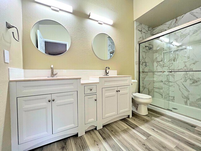 Building Photo - 2826 San Ramon Dr