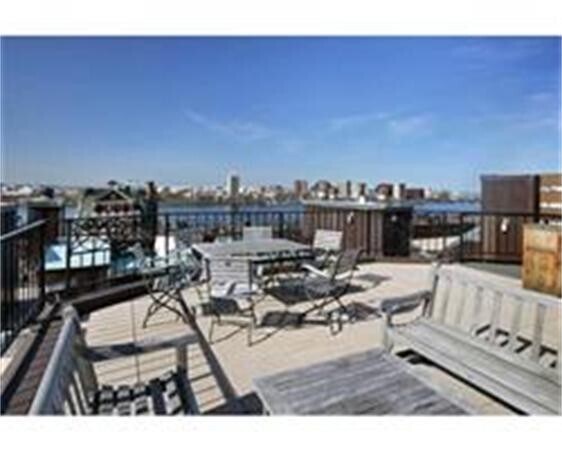 Building Photo - 411 Marlborough St