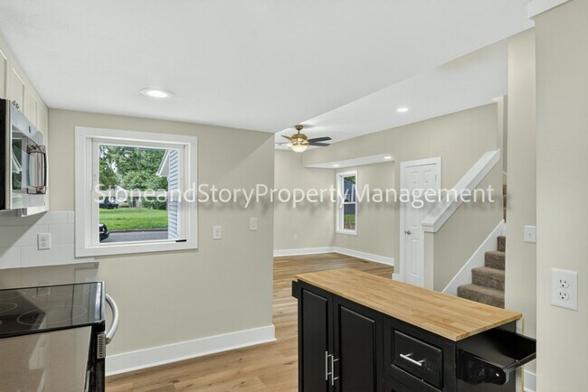 Building Photo - 414 NE Grattan St