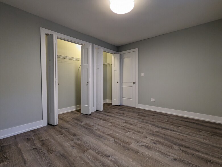 Building Photo - 456 W Barry Ave