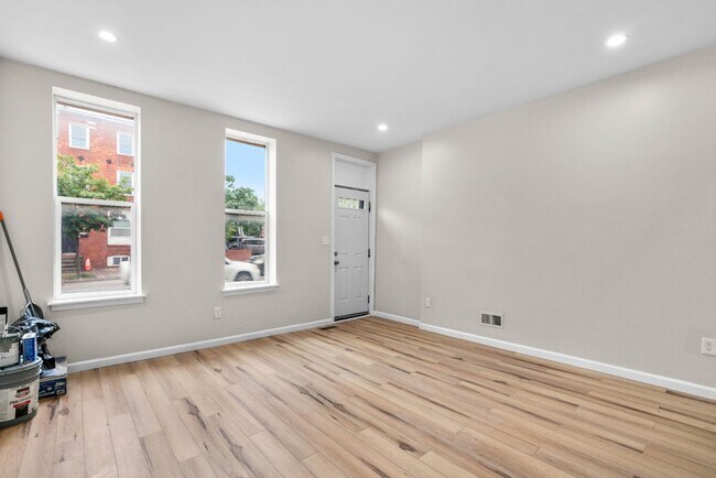 Building Photo - 2202 E Fayette St