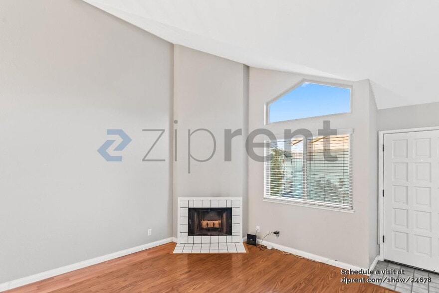 Building Photo - 374 Coyote Creek Cir