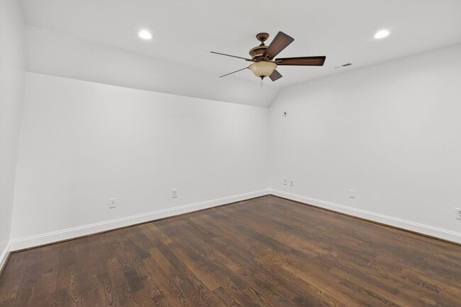 Building Photo - Beautiful 6BR Executive Brentwood Home with Pool