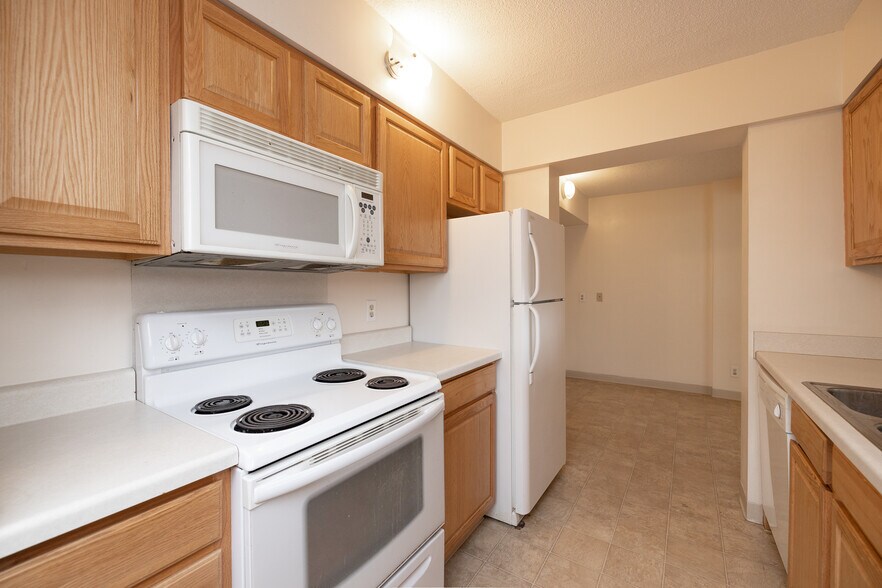 Building Photo - 291 7th St W