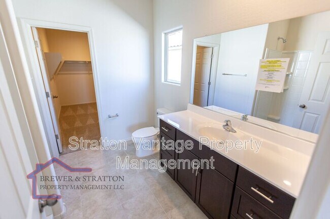 Building Photo - 18473 N Lakeside Dr