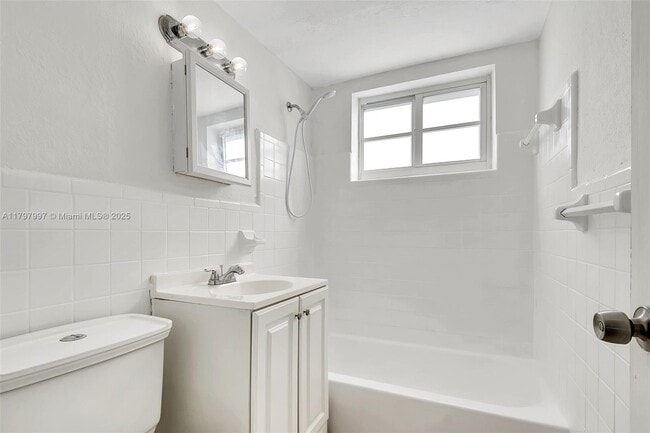 Building Photo - 6921 Rue Vendome