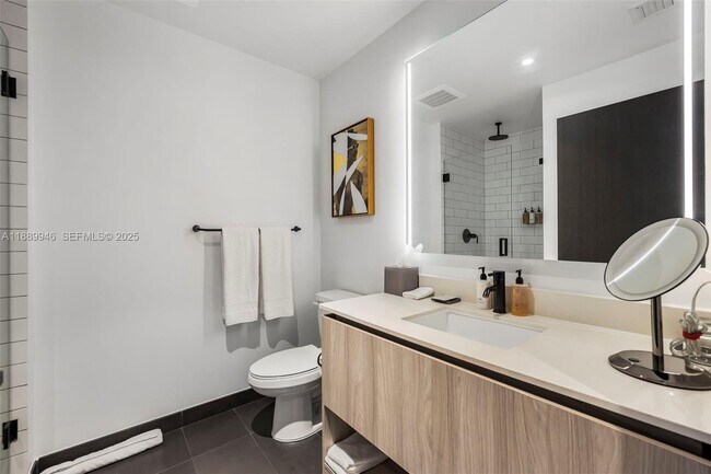 Building Photo - 398 NE 5th St