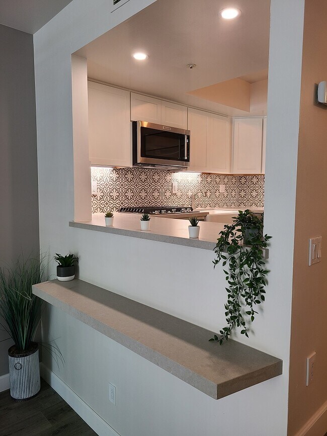 Building Photo - 500 W Harbor Dr