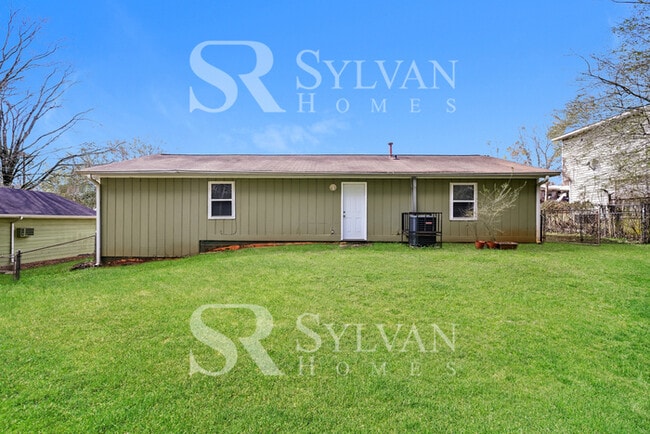 Building Photo - The living is easy in this 3 bedroom, 2 bathroom home