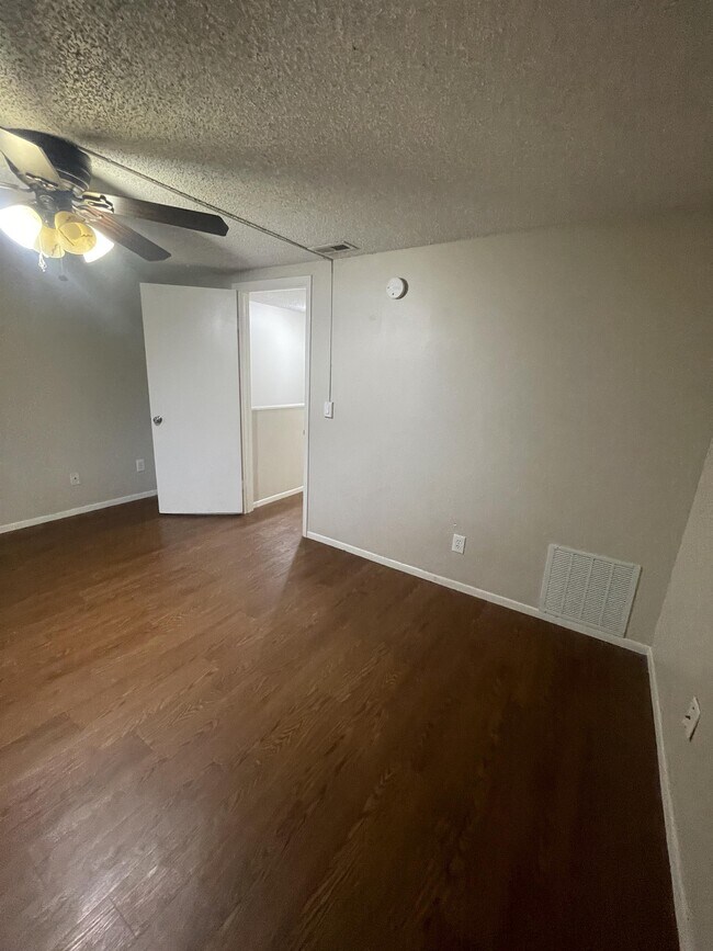Building Photo - 5506 Pokeweed Ct