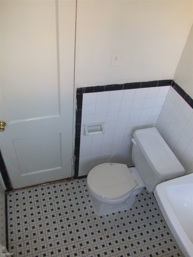 Building Photo - 100 Schuyler Rd