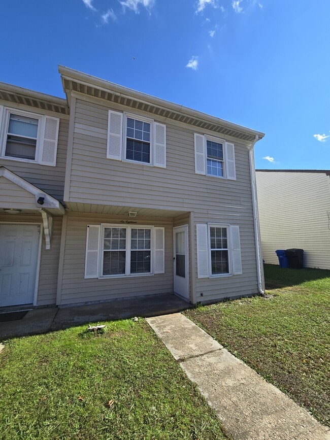 Building Photo - 618 Aubrey Dr