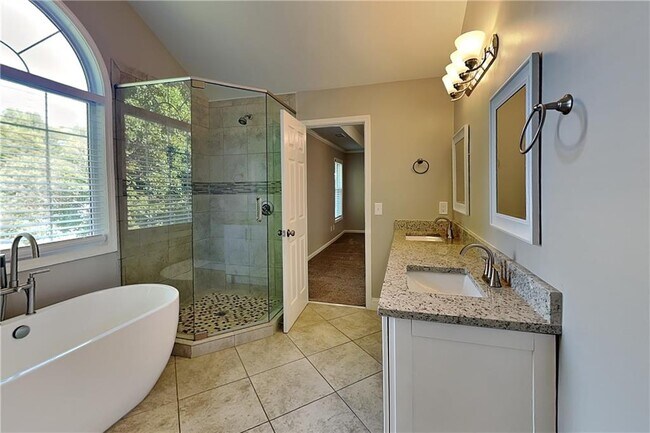 Building Photo - 2405 Compton Pl