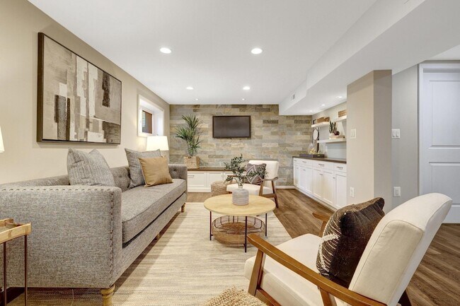 Building Photo - 2015 Freedom Ln