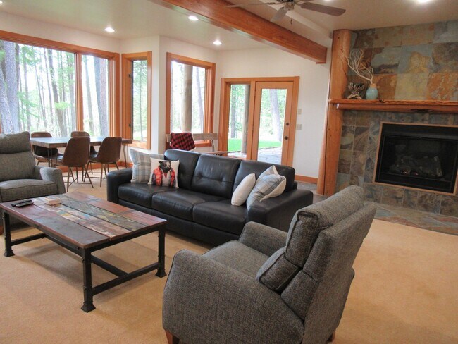 Building Photo - Hidden Whitefish Lake 3 bedroom Furnished ...