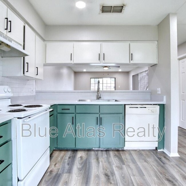 Building Photo - 2302 Indigo Ln