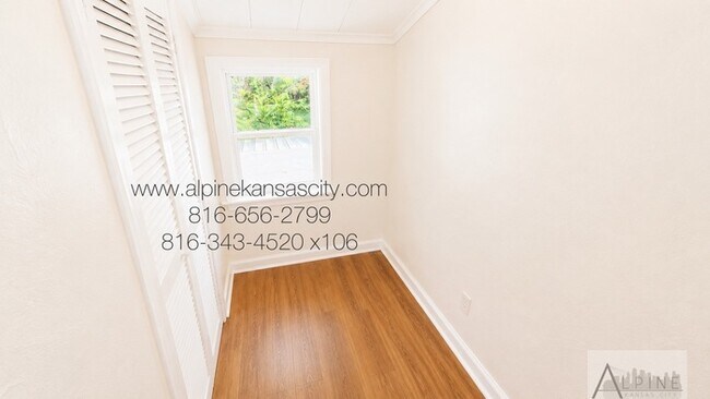 Building Photo - Spacious Home in Oak Park SW