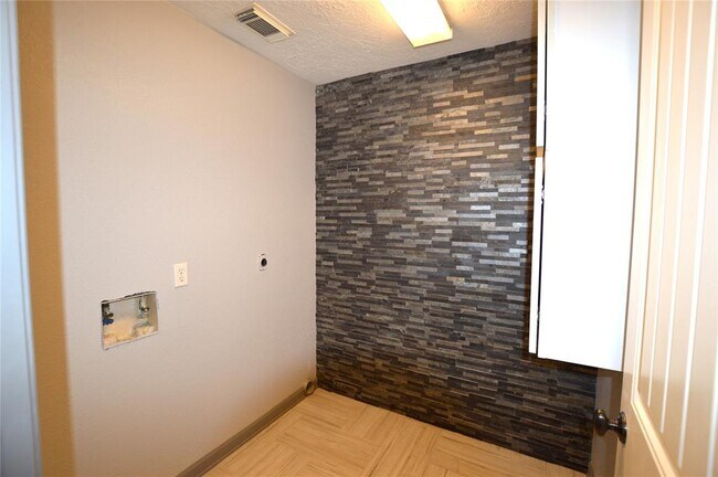 Building Photo - 2 Arnica Ct