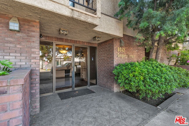 Building Photo - 8642 Gregory Wy