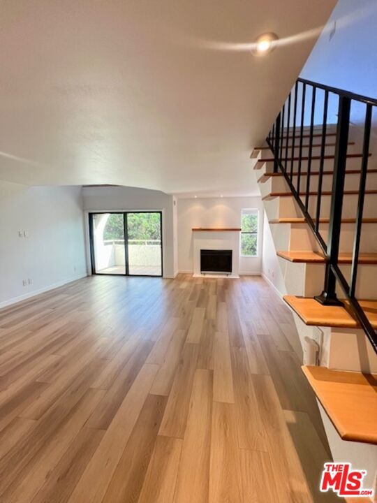 Building Photo - 10926 Bluffside Dr